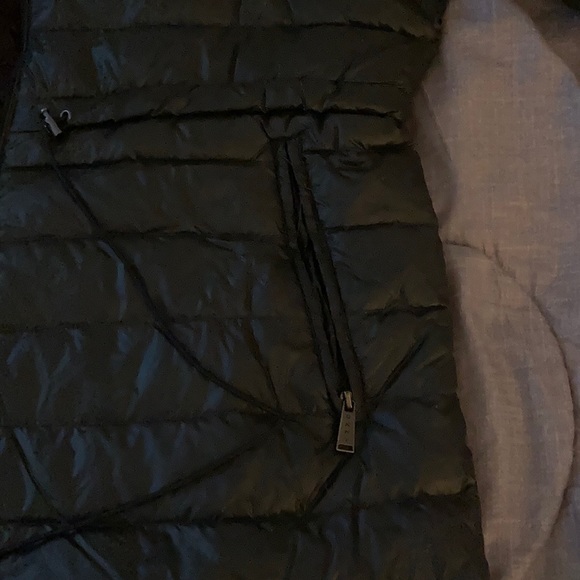 DKNY Lightweight Puffer Coat - Picture 3 of 8